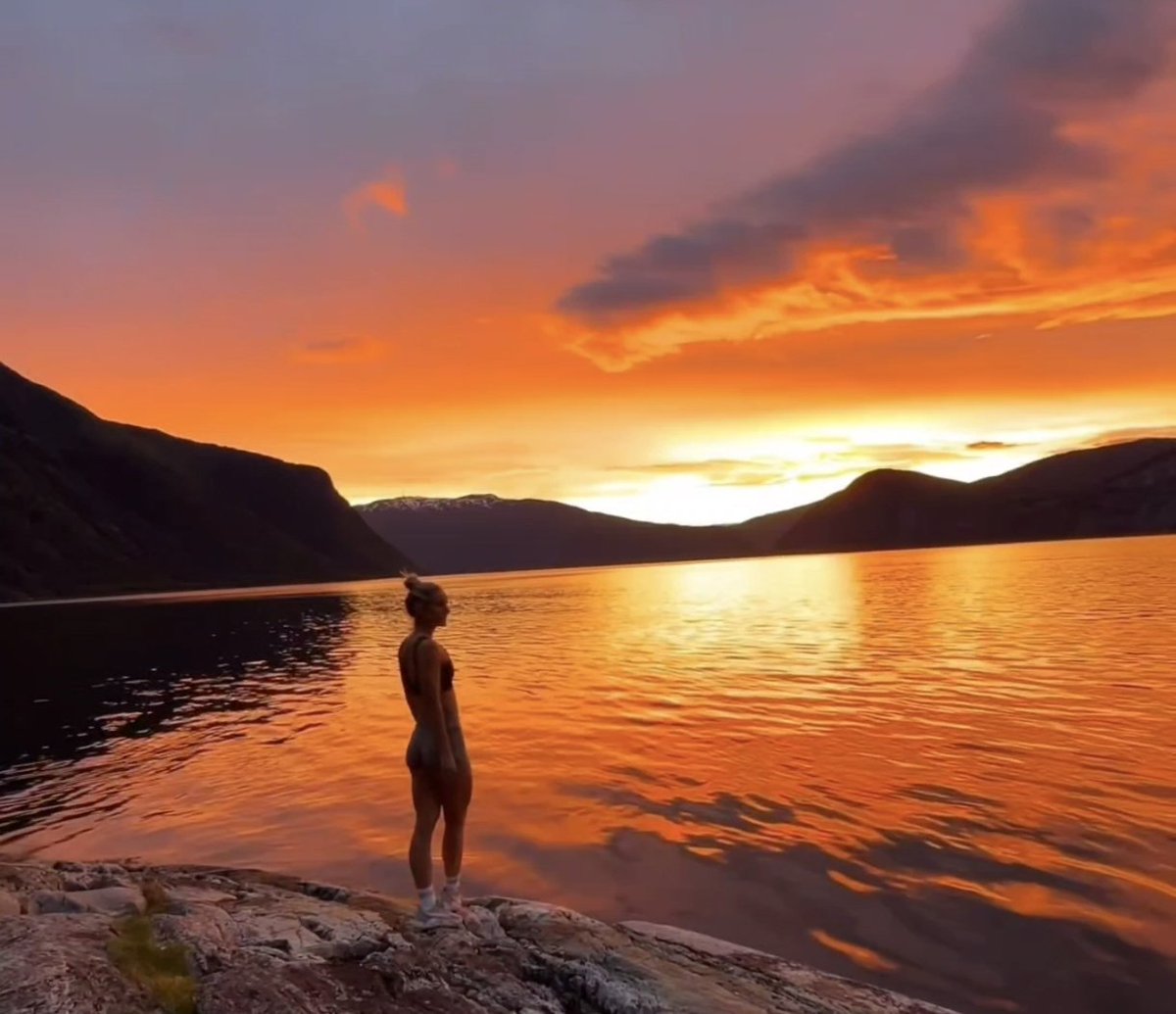 A sacred moment when life gently whispers that you can begin again, that no matter what happened yesterday, today you can choose differently.

It’s the hour when the sky is painted with light and hope, as if the universe itself is reminding you: you’re still here, breathing,