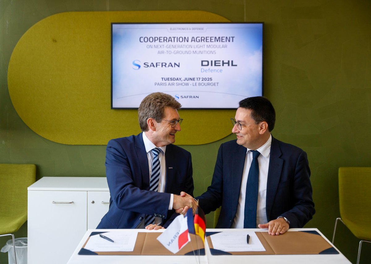 📢[COMMUNIQUE DE PRESSE]📢 

Diehl Defence et Safran signent un accord de coopération pour co-développer une nouvelle génération de munitions légères modulaires air-sol. 

En savoir plus➡️safran-group.com/fr/espace-pres…

#SafranBourget #PAS25