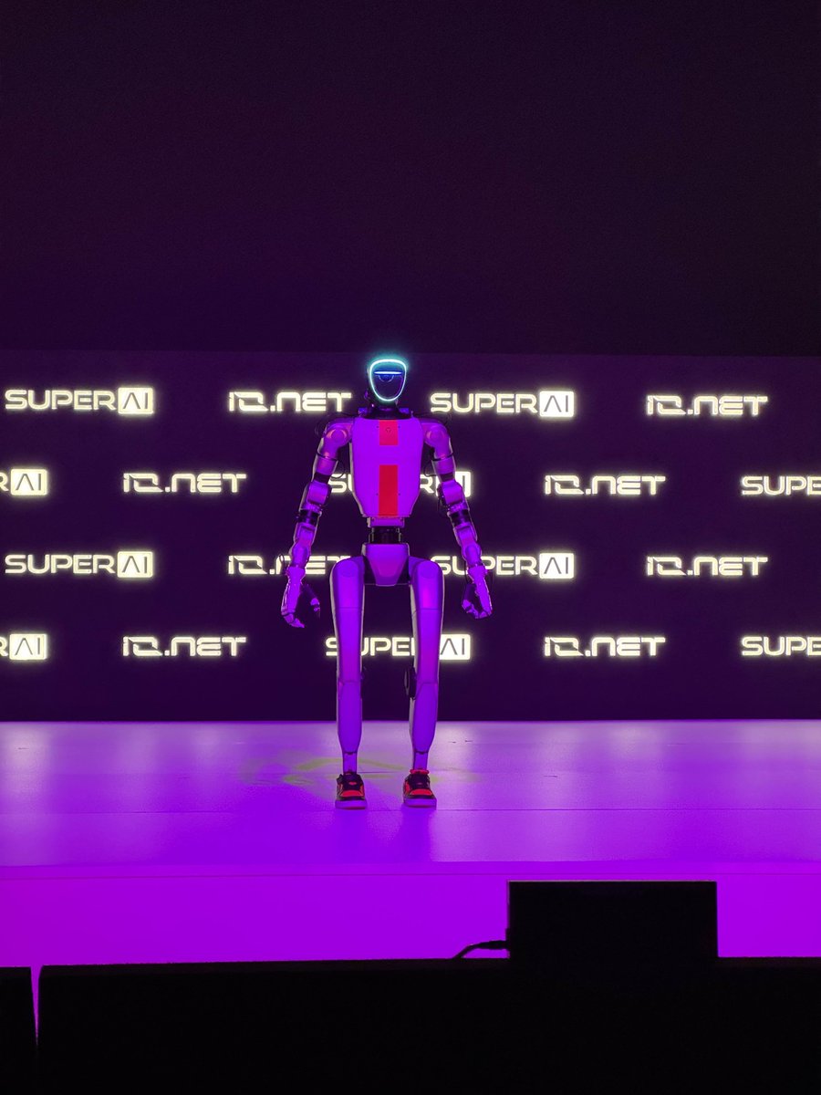 MechKenna's tweet image. Singapore is turning out to be just as eventful as the US was. I'm at @superai_conf today and tomorrow, come say hi!
