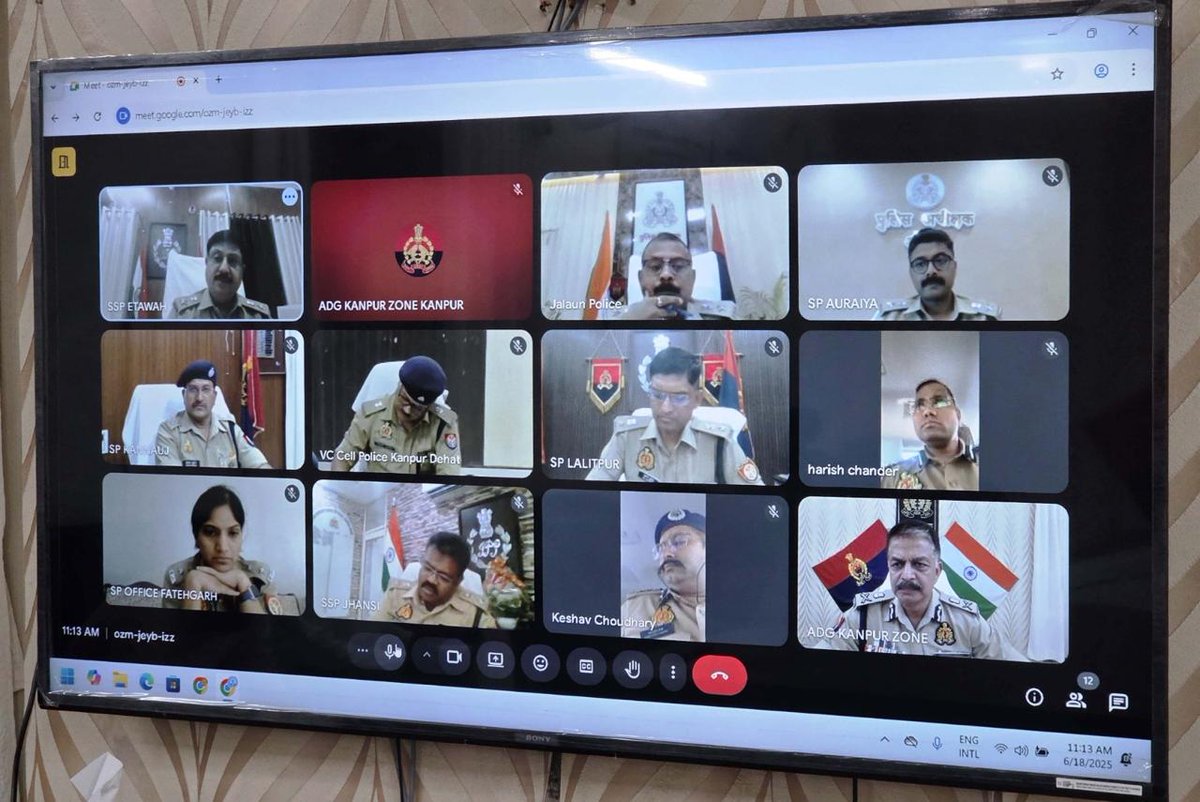 #adgzonekanpur आलोक सिंह द्वारा वीडियो कान्फ्रेंसिंग के माध्यम से #DIG_KANPUR , #DIG_JHANSI एवं जोन के समस्त वरिष्ठ/पुलिस अधीक्षकों के साथ जनपदों में आरक्षी ना0पु0 के पदों पर सीधी भर्ती-2023 के अन्तर्गत चयनित रिक्रूट आरक्षियों के प्रशिक्षण, मूलभूत आवश्यकताओं एवं (1/2)