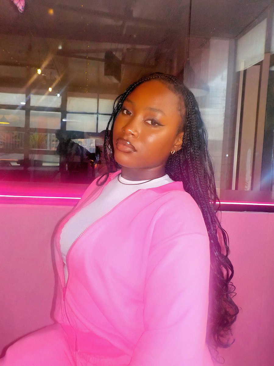 DefolahBby's tweet image. Someone said I look like a cute child 🥲 now I can’t unsee it!