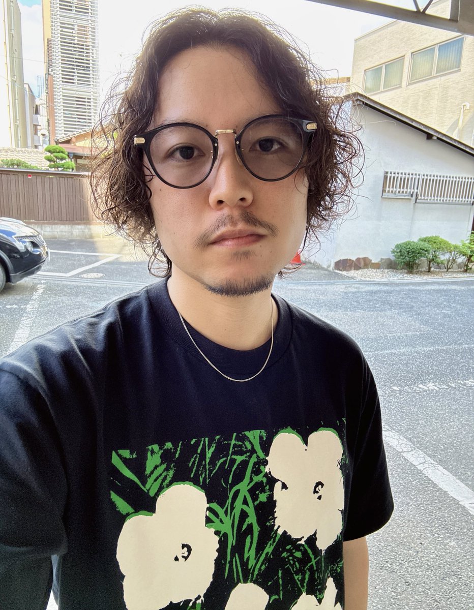 今日の総裁。

ユニクロでTシャツを手に入れました。