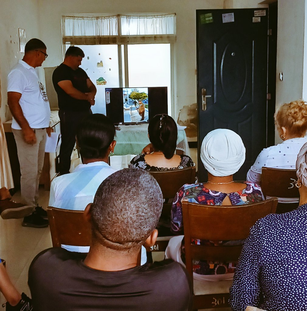 Vilma Espín Guillois, su ejemplo siempre estará vivo en el pueblo cubano. Este 18 de junio en #GUINEAEQUATORIAL donde #CubaCoopera la #BrigadaEducativaCubana recuerda a esta heroína de Cuba.