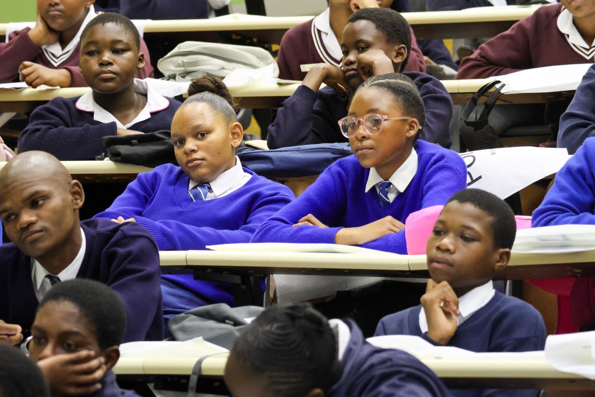 dstigovza's tweet photo. The Green Youth Careers Expo was held yesterday @UKZN Westville campus with over 200 learners from various schools in attendance. They not only got to interact with various exhibitors, but got to experience live experiments #gyi2025 #DSTI https://t.co/GuvrzXUC6V