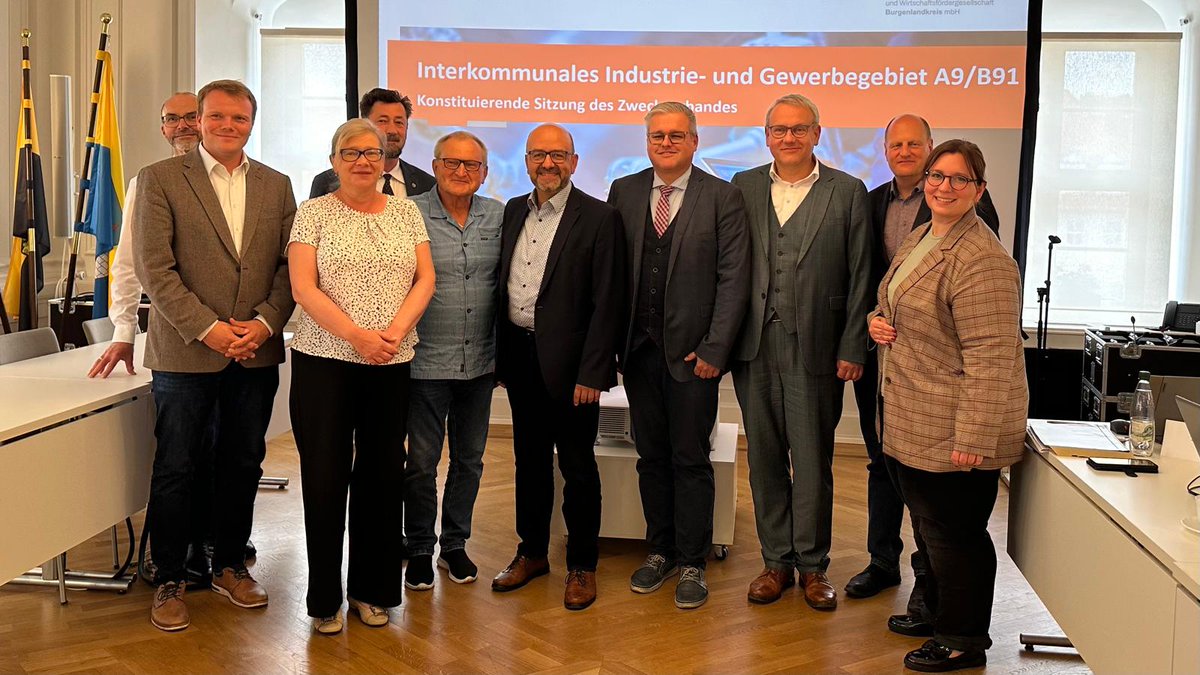 Der Zweckverband für das Interkommunale Industrie- und Gewerbegebiet an der A 9 hat seine Arbeit aufgenommen. Gemeinsam mit den Städten #Weißenfels, #Lützen und #Hohenmölsen wird der #Burgenlandkreis das größte Vorhaben des Strukturwandels vorantreiben. Wir haben beschlossen, nun