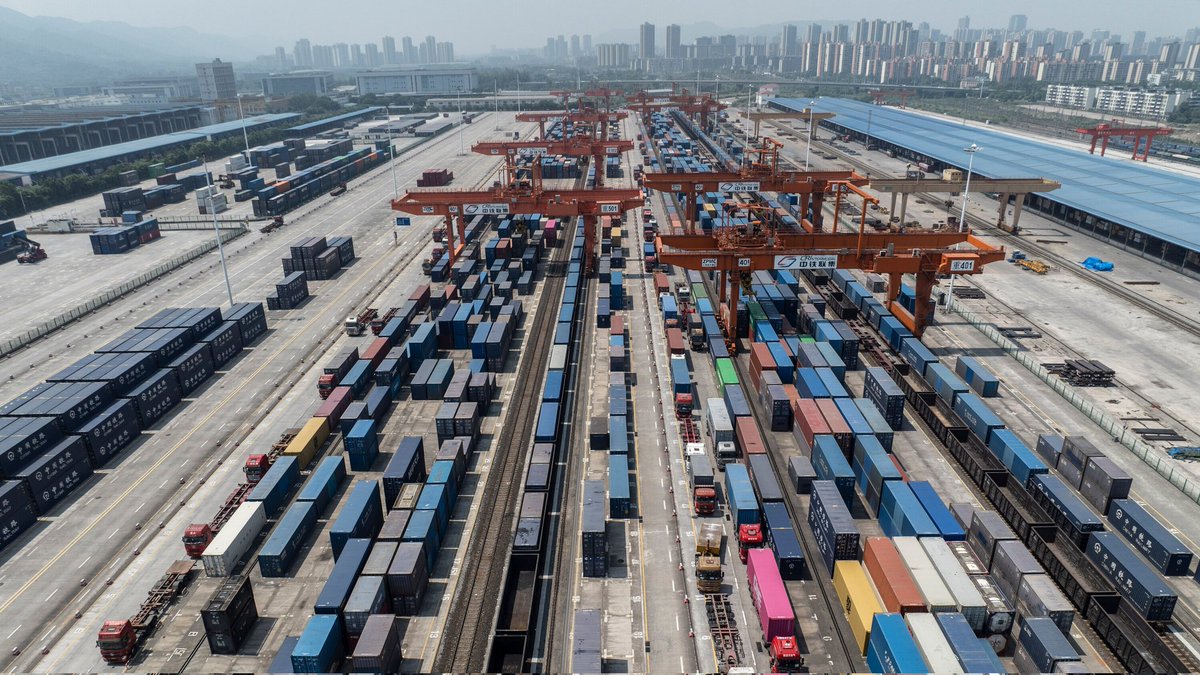 🚨 China is flooding global markets with exports—from EVs to toys—after U.S. tariffs cut access.

This “Second China Shock,” driven by subsidies &amp; overcapacity, is hitting industries hard in Indonesia, Brazil &amp; more.

#China #Trade #Economy #Geopolitics