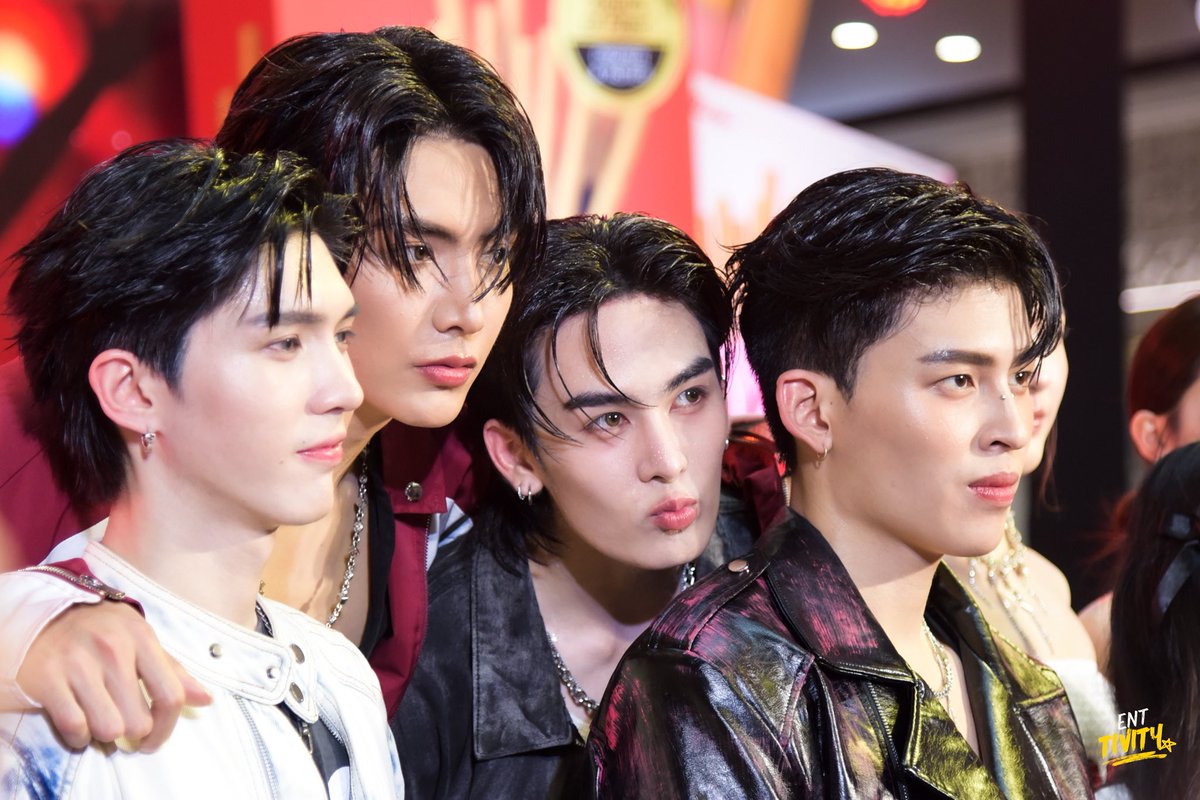 Entivity_'s tweet image. Safe Zone สี่หนุ่ม JASP.ER กับความฝันร่วมกันในเส้นทางการเป็นไอดอลที่ไม่ได้โรยด้วยกลีบกุหลาบ

JASPER X POCKY IDOL

#GMMTVPOCKYIDOL
#JasperxPockyIdol
#JASPER 
#JoongArchen #aou_tnbknr
#Santapp #ppnaravit