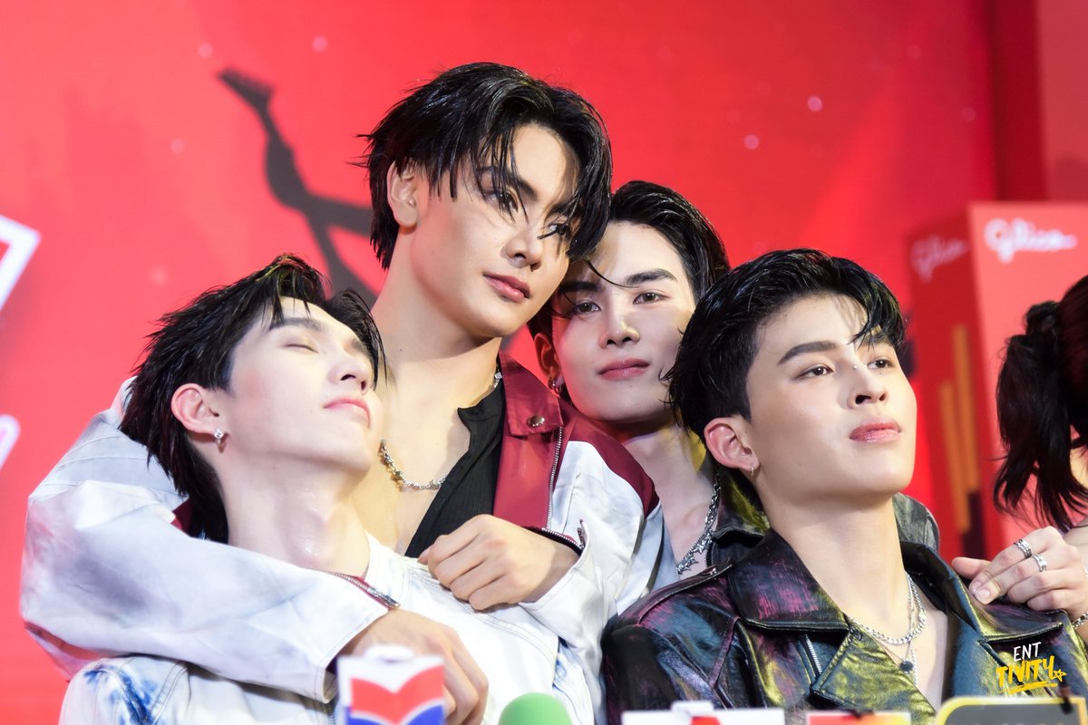 Entivity_'s tweet image. Safe Zone สี่หนุ่ม JASP.ER กับความฝันร่วมกันในเส้นทางการเป็นไอดอลที่ไม่ได้โรยด้วยกลีบกุหลาบ

JASPER X POCKY IDOL

#GMMTVPOCKYIDOL
#JasperxPockyIdol
#JASPER 
#JoongArchen #aou_tnbknr
#Santapp #ppnaravit