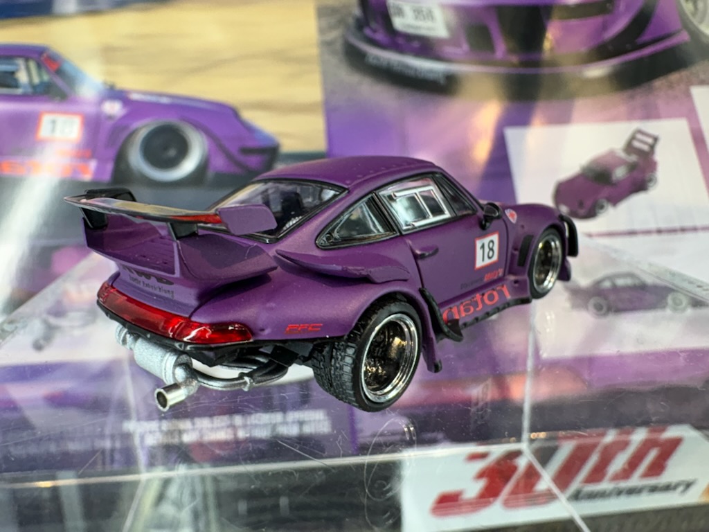 HJ_Minicar's tweet image. スーパーキッズランド本店様にてサンプル展示中！

&amp;lt; MODEL MODEL &amp;gt;
1/64 RWB 993 Rotana 
■発売予定:2025年10月以降

#MODELMODEL #モデルモデル #ミニカー #RWB #RAUHWeltBEGRIFF #RAUHWelt #中井啓 #ラウヴェルトべグリフ #RWB993 #993Rotana #Rotana
