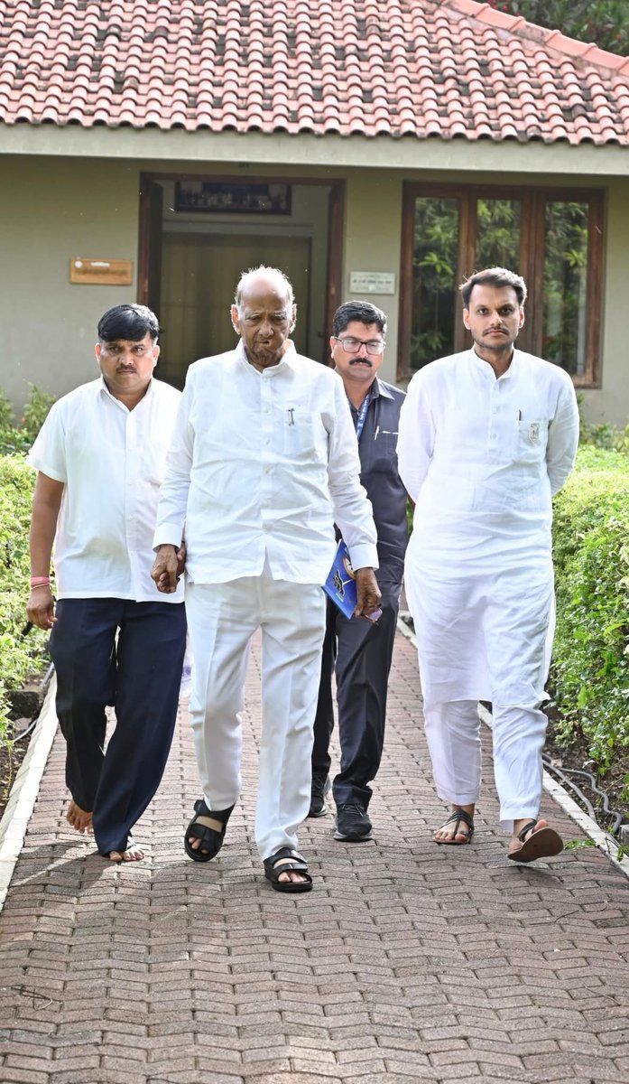 Team Yugendra Pawar ™️ (@yspofficialteam) on Twitter photo 📍 गोविंद बाग, बारामती
मा. केंद्रीय कृषिमंत्री आदरणीय शरदचंद्रजी पवार साहेब & आदरणीय युगेंद्रदादा पवार ❤️ <a href="/YSPawarSpeaks/">Yugendra Pawar</a> <a href="/BeingPawarSpeak/">Sharad Pawar Speaks ™️</a> 📍 गोविंद बाग, बारामती
मा. केंद्रीय कृषिमंत्री आदरणीय शरदचंद्रजी पवार साहेब & आदरणीय युगेंद्रदादा पवार ❤️ <a href="/YSPawarSpeaks/">Yugendra Pawar</a> <a href="/BeingPawarSpeak/">Sharad Pawar Speaks ™️</a>