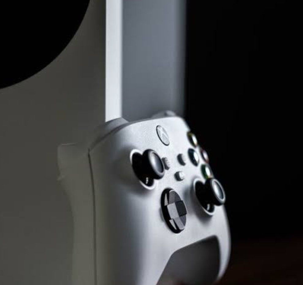 🎮 Xbox President Sarah Bond confirms next-gen Xbox console is in the works — including handhelds, cloud, and accessories.

Microsoft is partnering with AMD for custom silicon and launching two “ROG Xbox Ally” handhelds by year-end.

#Xbox #Gaming #Microsoft #AMD #ROGAlly