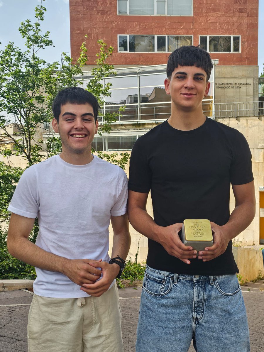 Drets Civils Lleida (@dretscivilsll) on Twitter photo L'acte de col·locació de les llambordes #Stolpersteine del 14 de juny a la ciutat de #Lleida va ser possible gràcies a la col·laboració de moltes persones. Memòria Democràtica de <a href="/paerialleida/">Ajuntament de Lleida</a>, <a href="/catmemoria/">Memorial Democràtic</a>, <a href="/DemdLleida/">DEMD Lleida</a>, <a href="/amauthausen/">Amical de Mauthausen</a>, <a href="/Grup_MH_CEL/">Grup_MH_CEL</a> i Guerrilla Folk. L'acte de col·locació de les llambordes #Stolpersteine del 14 de juny a la ciutat de #Lleida va ser possible gràcies a la col·laboració de moltes persones. Memòria Democràtica de <a href="/paerialleida/">Ajuntament de Lleida</a>, <a href="/catmemoria/">Memorial Democràtic</a>, <a href="/DemdLleida/">DEMD Lleida</a>, <a href="/amauthausen/">Amical de Mauthausen</a>, <a href="/Grup_MH_CEL/">Grup_MH_CEL</a> i Guerrilla Folk.