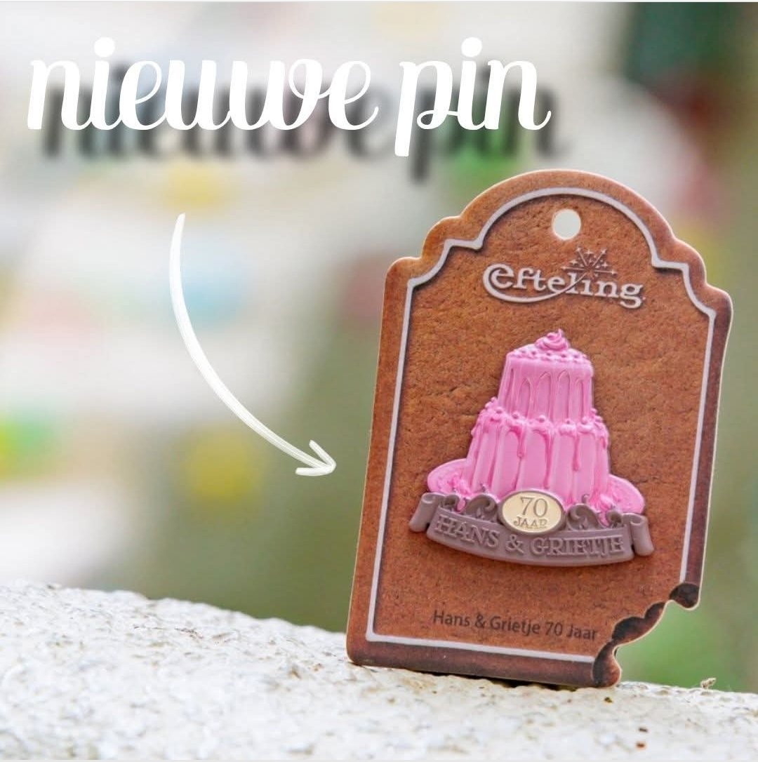 Het sprookje Hans en Grietje staat 70 jaar in het #efteling Sprookjesbos. Om dit te vieren is er een nieuwe pin uitgebracht, mét geur-effect. Vanaf nu te koop bij De Marskramer.