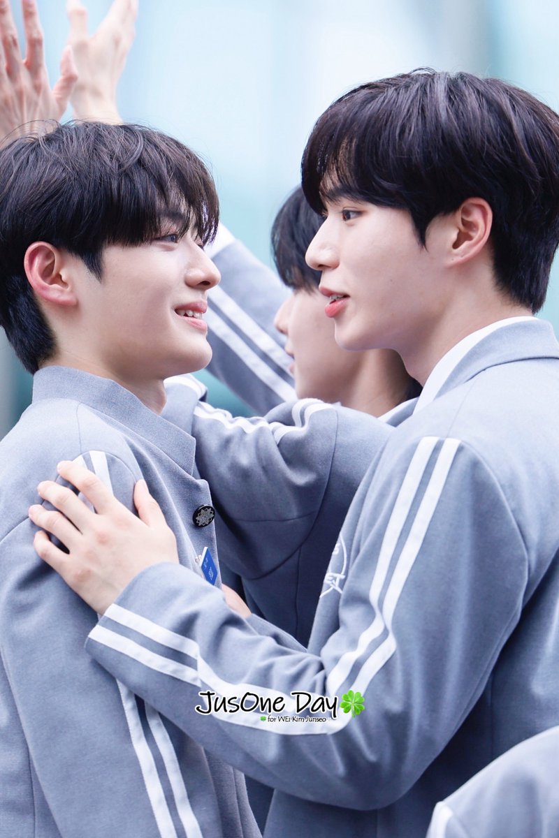 JusOneDay1120's tweet image. 250614 BOYS II PLANET OPEN STAGE
#κΉμ€μ #KIMJUNSEO
#μ μν #CHUNGSANGHYEON
#μμμ΄ #WEi #BOYS2PLANET #보μ΄μ¦2νλλ
#μ€λλ_μ€μλ₯Ό_κΌ_μμν΄