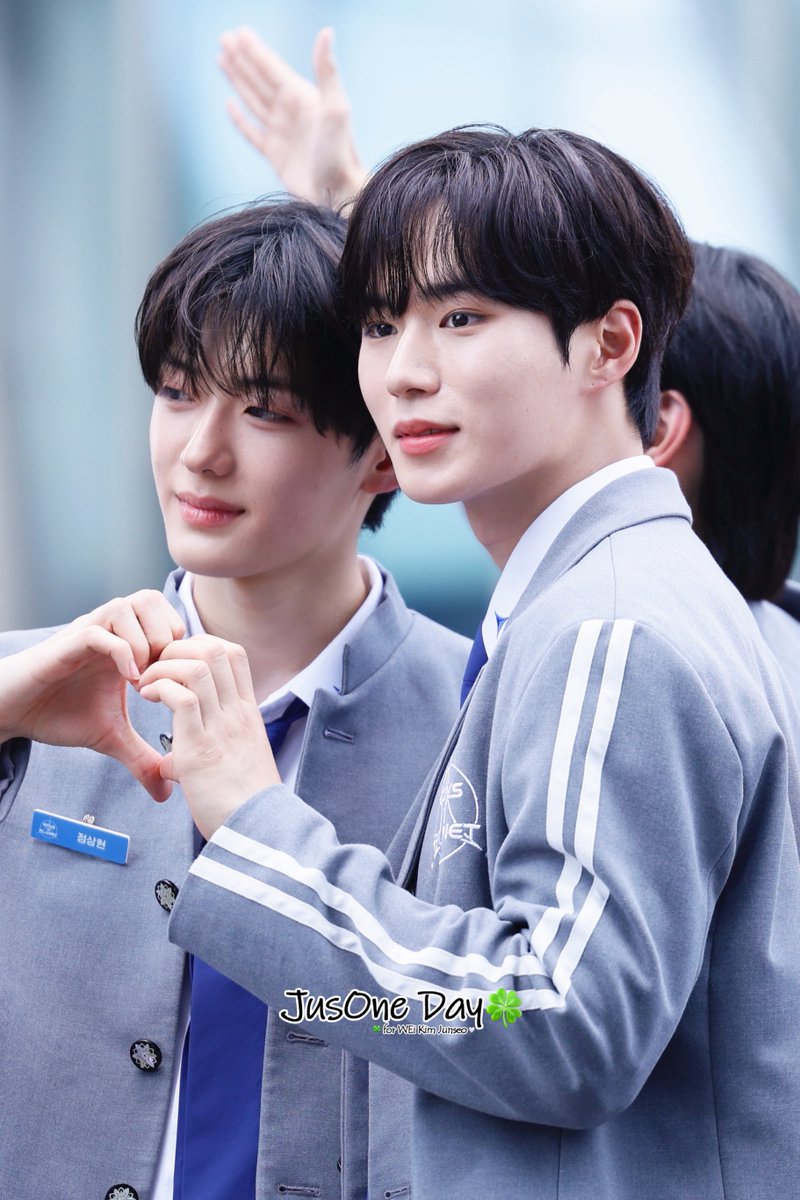 JusOneDay1120's tweet image. 250614 BOYS II PLANET OPEN STAGE
#κΉμ€μ #KIMJUNSEO
#μ μν #CHUNGSANGHYEON
#μμμ΄ #WEi #BOYS2PLANET #보μ΄μ¦2νλλ
#μ€λλ_μ€μλ₯Ό_κΌ_μμν΄