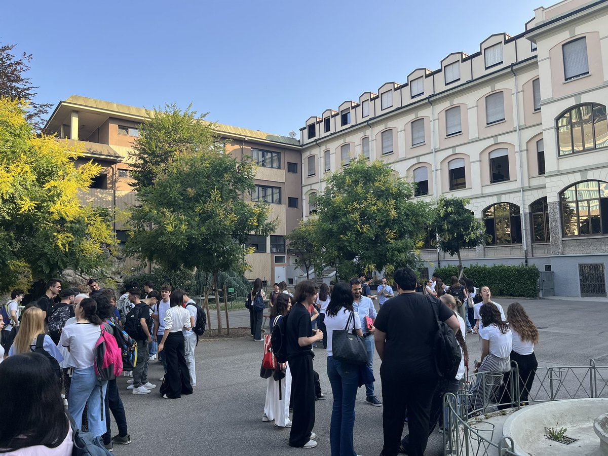 📍«La maturità è quando smetti di cercare scuse e inizi a prenderti la responsabilità della tua vita» (Jean-Paul Sartre)

🫵 Forza ragazzi, è arrivato il vostro momento!