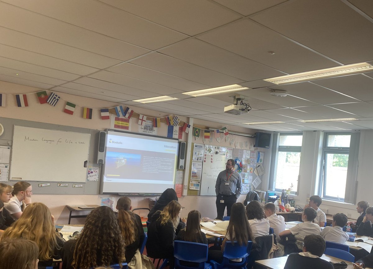 Big thank you to Jamie from Boskalis who came in yesterday to talk to our S3 classes about his experience working internationally and the skills he has developed throughout his career! 🌍✈️
