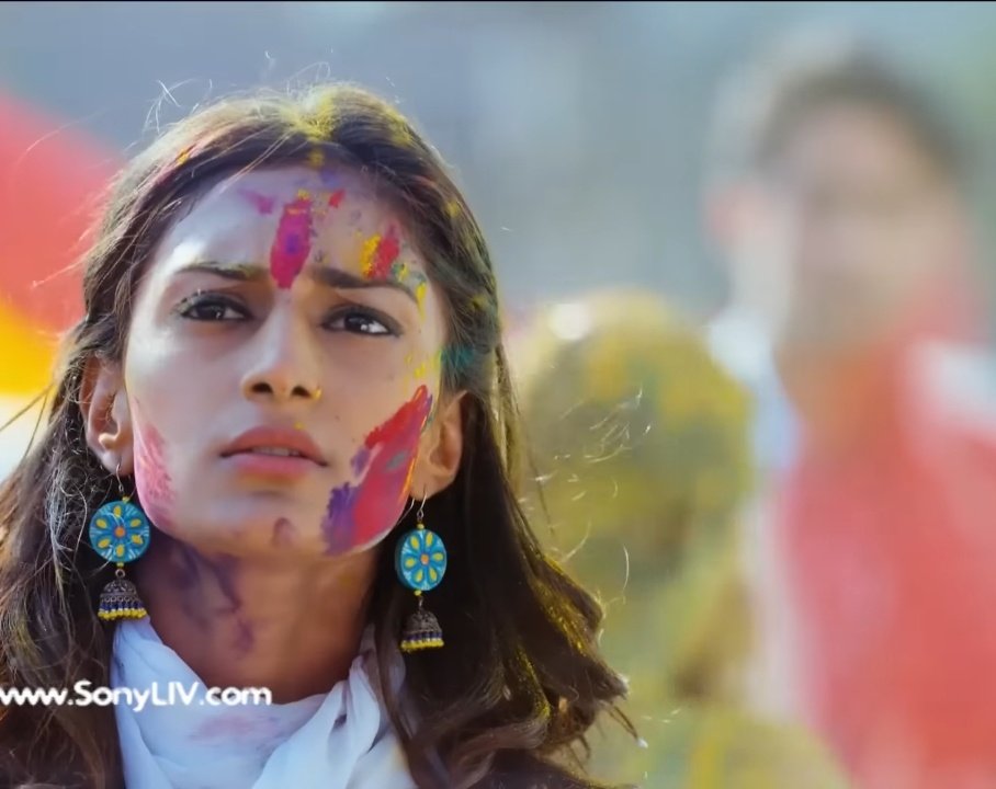 "Dr. Bose! Is that you?"
"Kaun Dr. Bose?"
          ~Devakshi

She thought that he wouldn't recognise her voice 😭
#Devakshi #KRPKAB