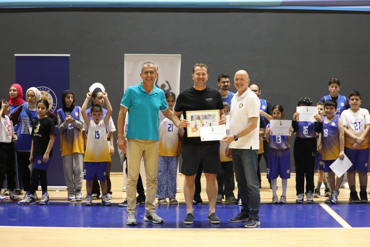 TEGV organizasyonunda gönüllü olarak baslatmış oldugumuz basketbol eğitimini bu dönem bitirmis bulunuyoruz.emegi gecen herkese tesekkürler...iyiki bu dünyada cocuklar😀🫶