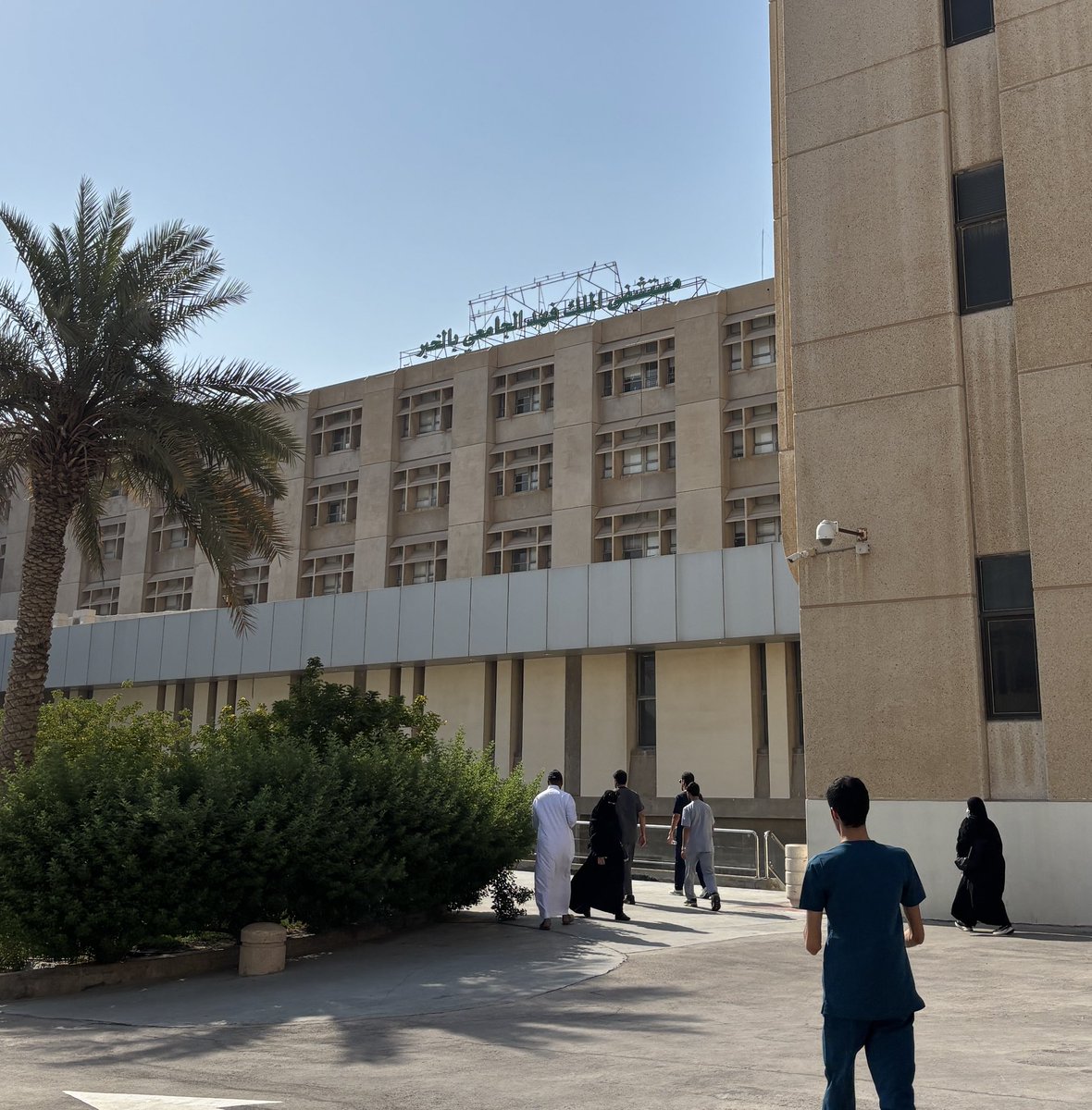 lpiay1's tweet photo. “بسم الله، بداية مشواري كمتدرب في مستشفى الملك فهد الجامعي بالخبر. تجربة جديدة متحمس لها جدا وفرصة أتعلم وأتطور فيها. دعواتكم بالتوفيق 🙏✨. https://t.co/Usc0r7U7Z3
