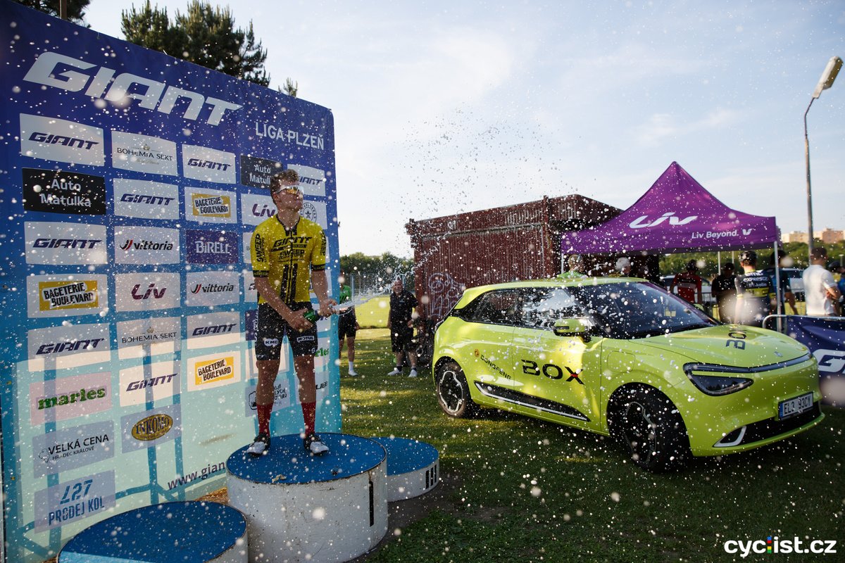 AutoMatulka's tweet photo. Přinášíme záběry z povedeného GP Auto Matulka. Gratulujeme vítězům GP Auto Matulka!
#automatulka #autaodmatulkyautajakozeskatulky #dongfeng #driveyourdreams #dongfengczech @dongfengczech #dongfengmotor #DongFengMotor #box #dongfengbox #Kia #MovementThatInspires #kiaczech https://t.co/Aj7fyv275f