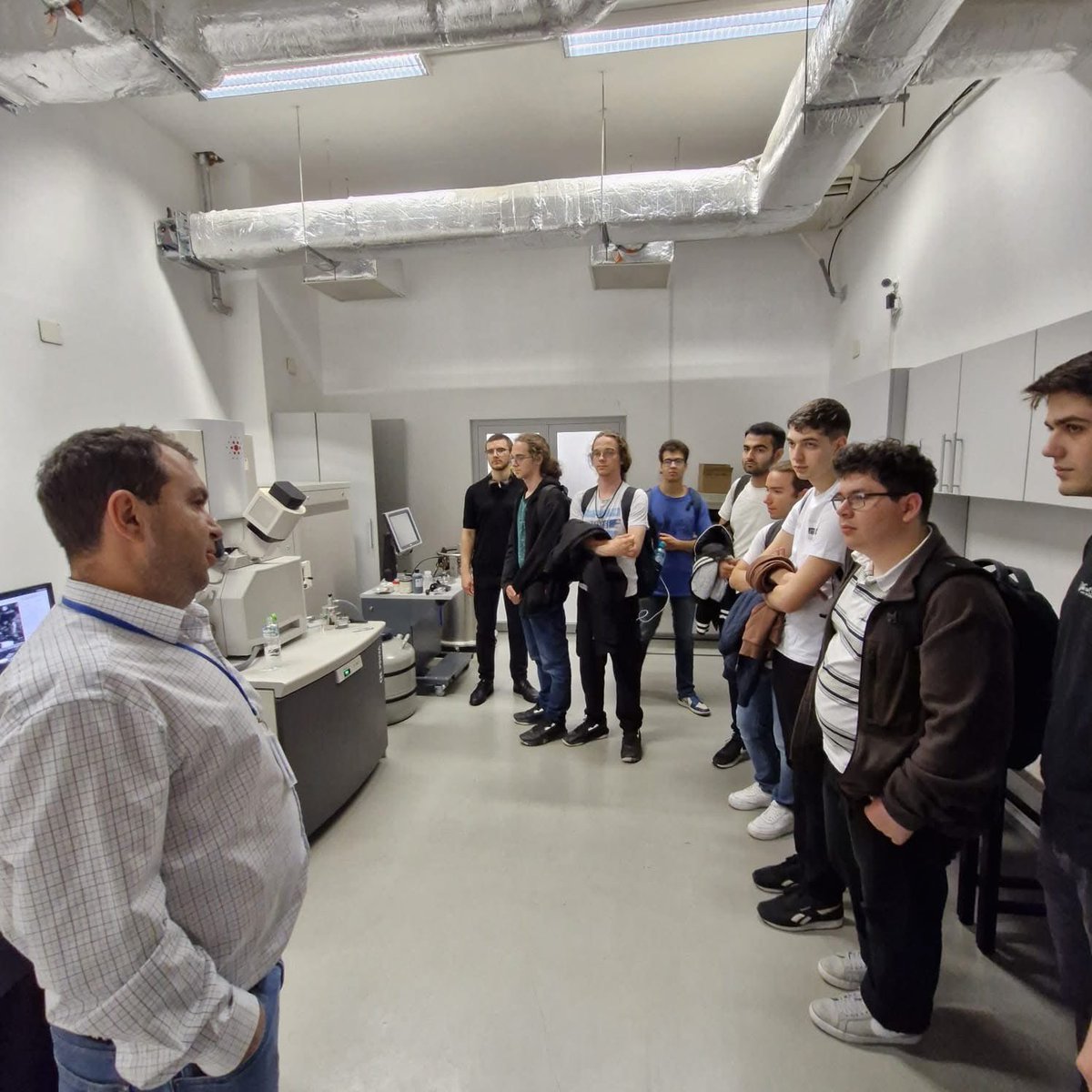 upbcampus's tweet image. #upbcampus Honored to host top math students led by Prof. Alexandru Negrescu ! They explored applications of math in #AI, #spacesystems, #nanotech, #energy & #smartnetworks in our advanced labs! Such initiatives empower students with skills and drive to solve future challenges.