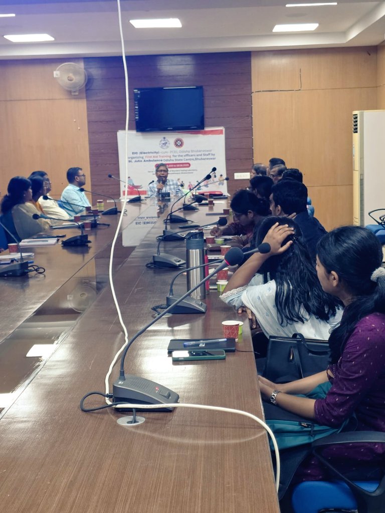 aeicpcei's tweet photo. 3 days First Aid Training Program for the Officers and Staffs of EIC(Electricity) by St. John Ambulance ,Odisha State Centre,Bhubaneswar
#First_Aid_Training
#Save_Life
#CPR_Training
#Emergency_Preparedness
#Be_Prepared
#1st_Doctor https://t.co/W9oxr61CNI