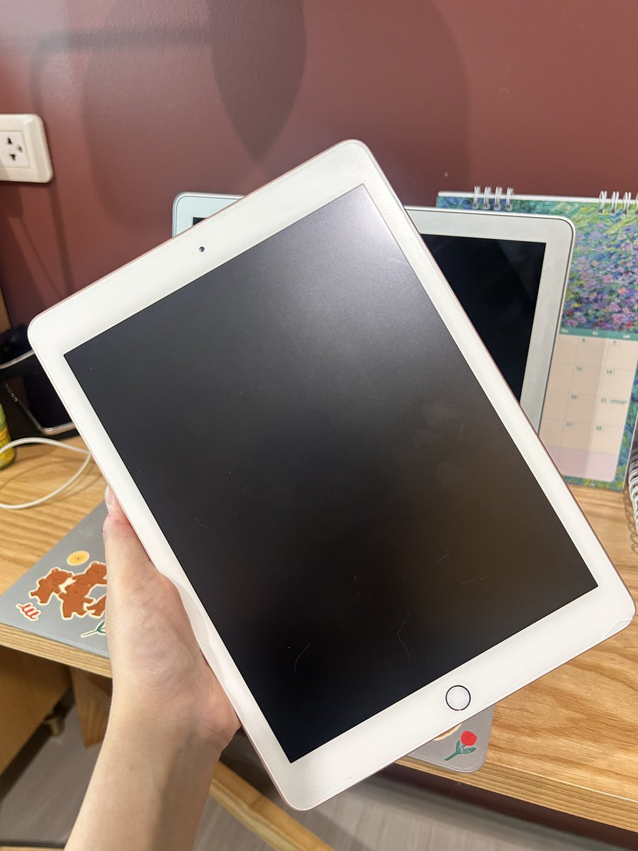 chuyomii's tweet photo. ขาย / ส่งต่อ ipad gen 6 wifi 128GB + apple pencil มีปากกาด้วยนะคะ ราคา 4,500 บาท 

ตำหนิขอบมุมขวา 1 มุม ไม่มีผลต่อการใช้ง���น พึ่งติดฟิล์มมาด้วยค่ะ ���นใจ dm มาคุยก่อนได้นะคะ 💗

#ไอแพด #ส่งต่อไอแพด #ไอแพดมือสอง #ส่งต่อไอโฟน #ไอแพดเพื่อการศึกษา #ไอแพดมือ2 #ไอโฟนมือ2 #ส่งต่อipad https://t.co/iOJj066IuD