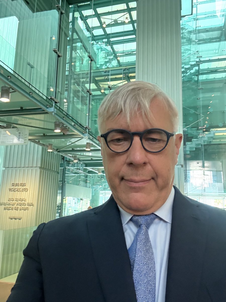 O 8 rano przyszedłem do Sądu Najwyższego z kontrolą poselską i zażądałem wydania jawnych przecież dokumentów z przeliczania głosów zrealizowanego przez kilka sądów rejonowych. Tzw. Izba Nadzwyczajna odmówiła mi wydania tych dokumentów. Obecnie czekam na decyzję pani Manowskiej.