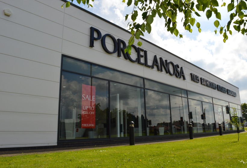 Our expert shopfront spraying service transforms dull façades into sleek, professional exteriors that attract customers and elevate your brand.

Read more claddingcoatings.co.uk/news/refresh-y…
#ShopfrontSpraying #RetailRefurbishment #CladdingCoatings #FirstImpressionsMatter