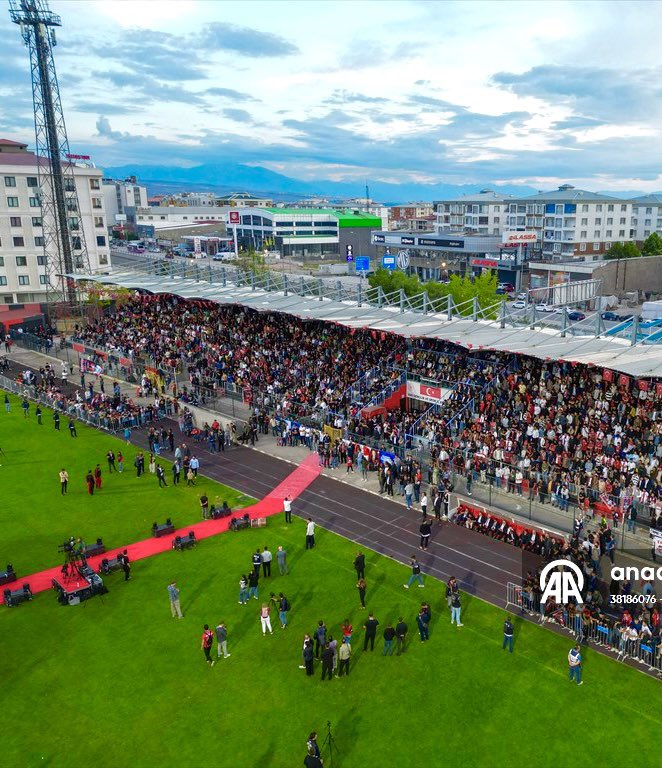Roj baş / Günaydın büyük #Vanspor Ailesi! ❤️🖤