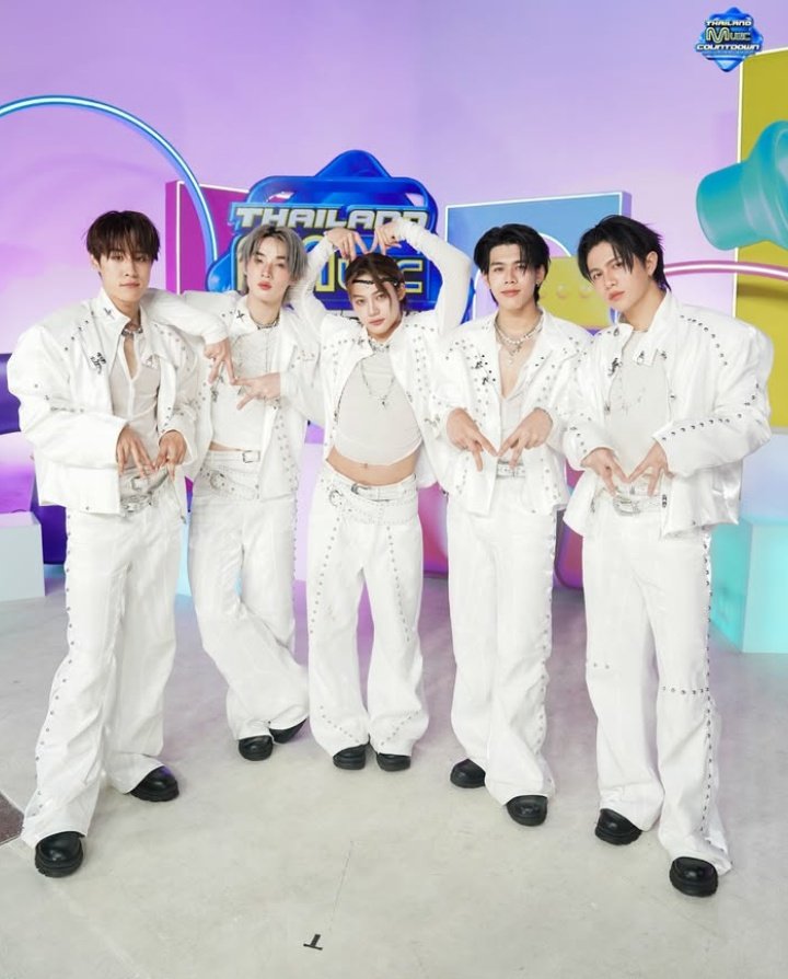 wariya_cs's tweet image. OT5 OT5 OT5 OT5 OT5 💯🖐🏻❤️🔥

#TMC_EP5 
#ThailandMusicCountdown 
#TMC2025xLYKN
#LYKN