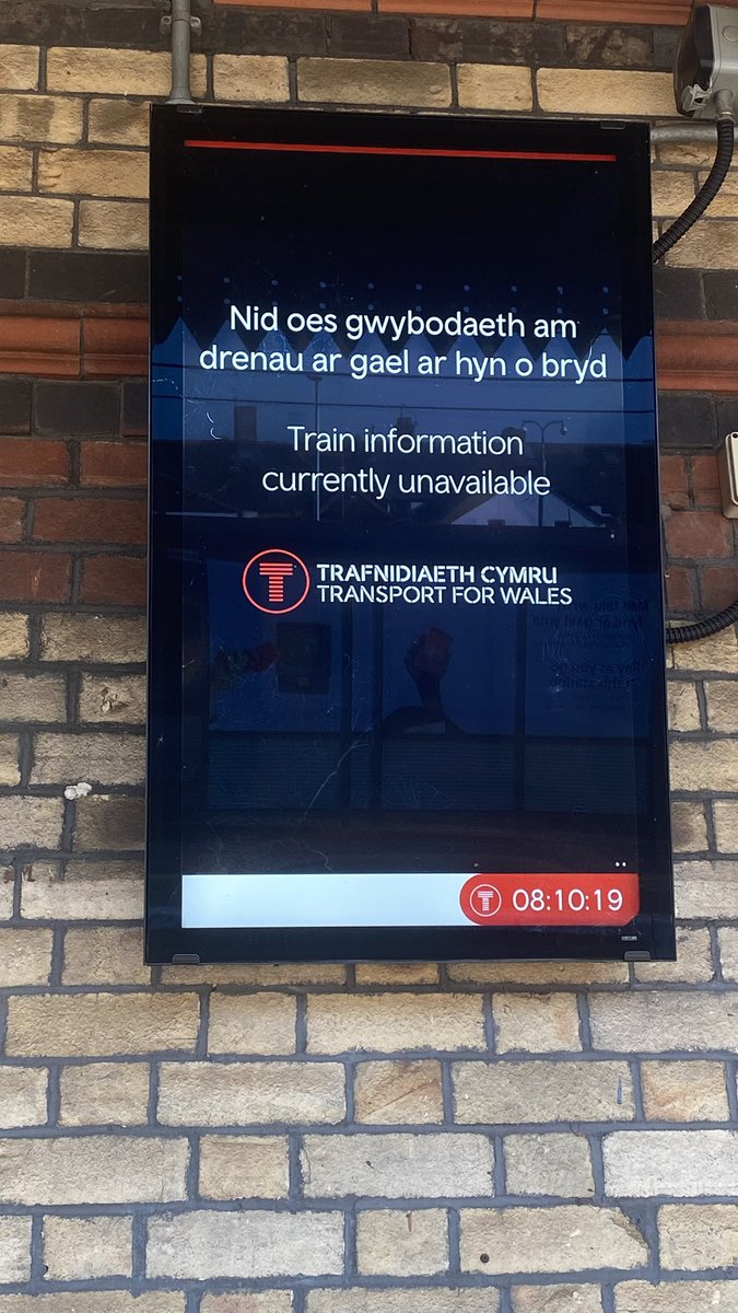 tycornel's tweet photo. Hilarious public information display - not so funny is (once again) normal daily services deleted from the schedule, as 6 trains are reduced to 4 per hour, and the genius timetabling has them running within a few minutes of each other every half hour #rushhour #epicfail @tfwrail https://t.co/dvqs7EXrqT