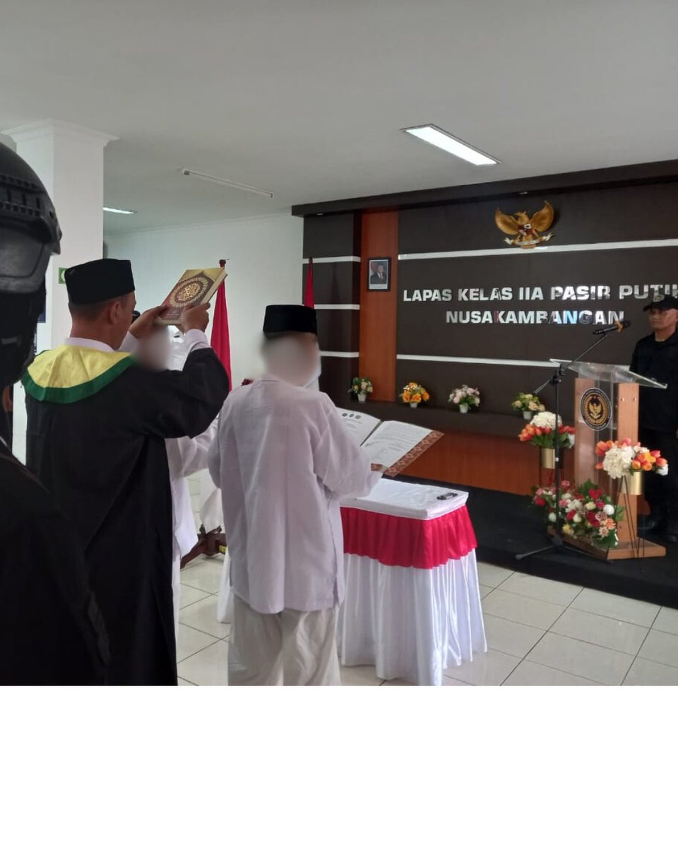 LapasNk's tweet photo. Lapas Pasir Putih Gelar Ikrar Setia NKRI Dua Napiternya

#kemenimipas
#ditjenpasjateng
#lapaspasirputih https://t.co/4lnhI7Mx8j