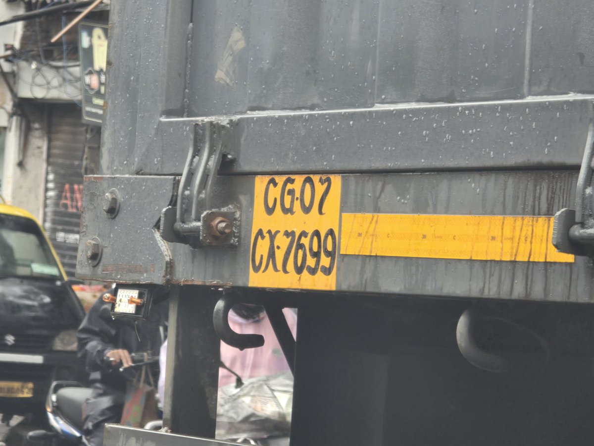 mayurkamble9's tweet photo. Dear @nitin_gadkari ji now a day loads of other registered vehicles such as DD , CH, KA, CG and lots more are seen on Maharashtra.
Request for #One_Nation #One_Registration rate for vehicle all over india. @PMOIndia @YouTubeCreators @elonmusk https://t.co/gChyUjffjK