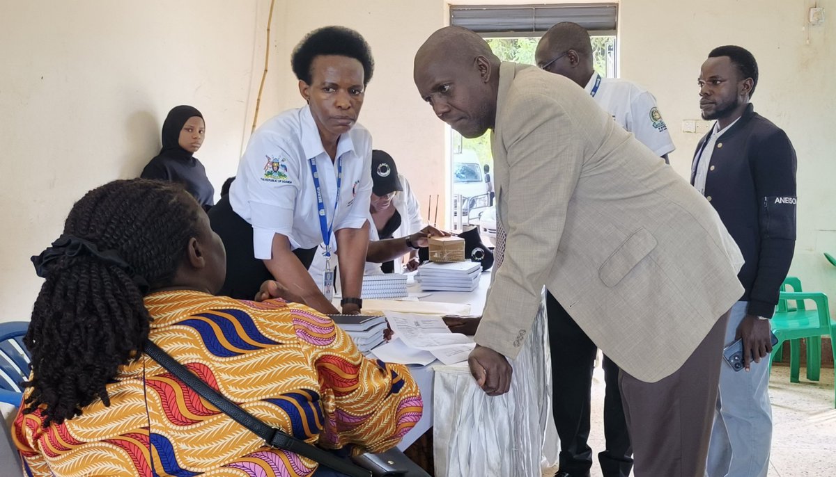 meaca_ug's tweet image. Officials and participants gather at Fisheries Hall in Nakasongola District ahead of the district local government sensitization meeting on the East African Community (EAC) Integration Agenda, organized by the @meaca_ug . More details to follow.