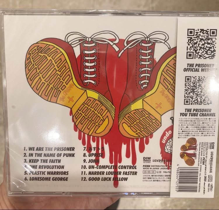 本日発売❗️
the prisonerの新譜を購入‼️

Businessのカバーは入ってるし
裏ジャケは「United skins」だし
「plastic warriors」はアノ曲臭プンプンだし
O iスピリッツ
忘れてないよね👍

家帰って歌詞カード見ながら
ちゃんと聴くのが楽しみ😊