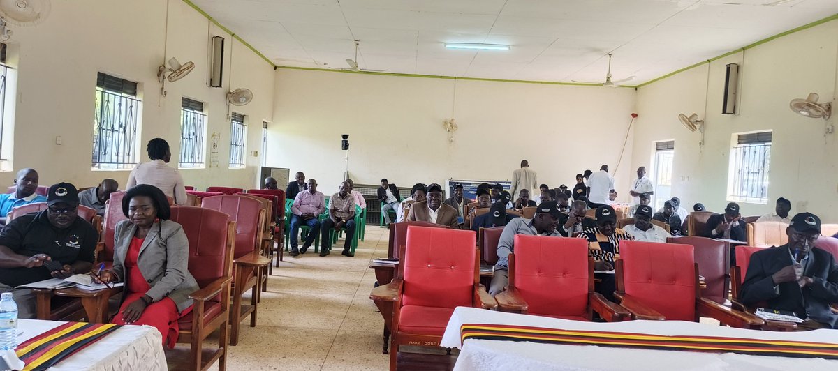 meaca_ug's tweet image. Officials and participants gather at Fisheries Hall in Nakasongola District ahead of the district local government sensitization meeting on the East African Community (EAC) Integration Agenda, organized by the @meaca_ug . More details to follow.