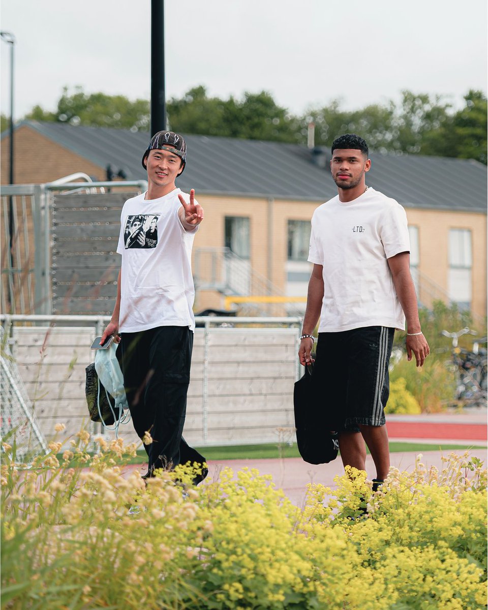 ✌️🇰🇷🇨🇴