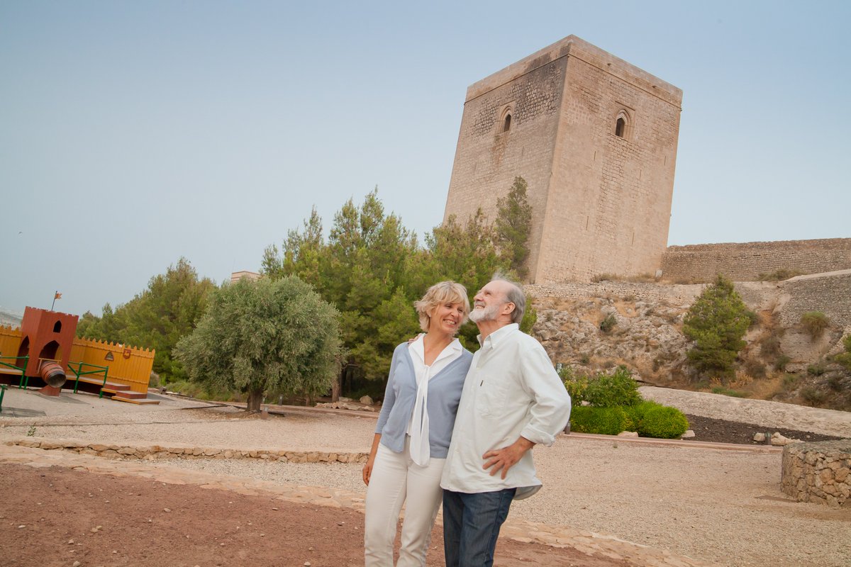La felicidad ☺️, y más si es de la buena 😊, no se jubila nunca 🙅🏼‍♀️.
👉🏽 Si tienes ➕ de 5️⃣5️⃣, bienvenido 👋🏽 a nuestro club de disfrutones senior de la #RegióndeMurcia. Porque sabes vivir mejor, con más calma, con más ganas… y con más experiencia para elegir bien 🤩.
Tu mejor