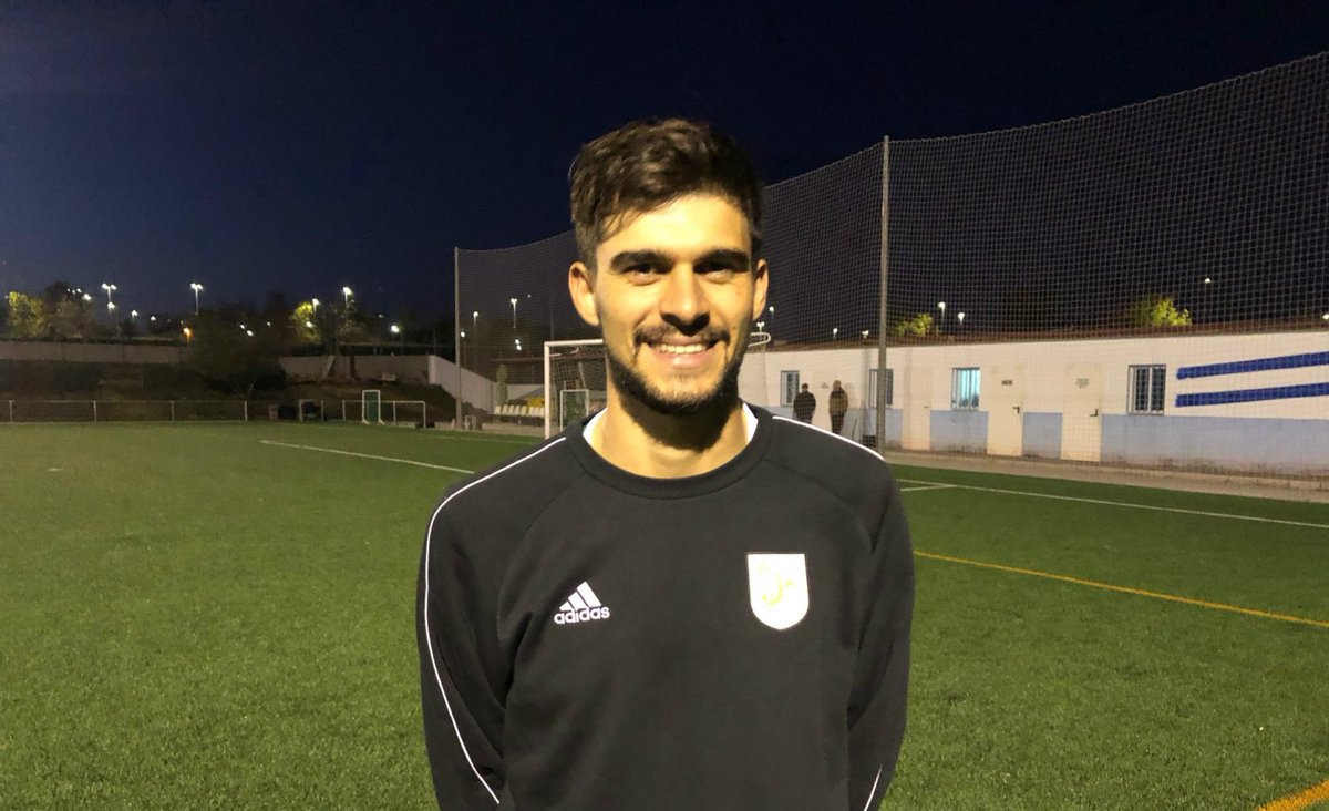 .<a href="/jangonzalez10/">Jan Gonzalez Oller</a>: “Encara no estem a #3federacio5”

Sempre ha marcat gols com sempre s’ha negat a sortir del <a href="/AtleticSantJust/">Atlètic Sant Just FC</a>, entitat que va ajudar a crear fora i dins del camp. Aquest dissabte vol pujar a Tercera enfront del <a href="/cfcanvidalet/">CF Can Vidalet</a> 

futbolcatalunya.com/jan-gonzalez-e…
#futbolcat
