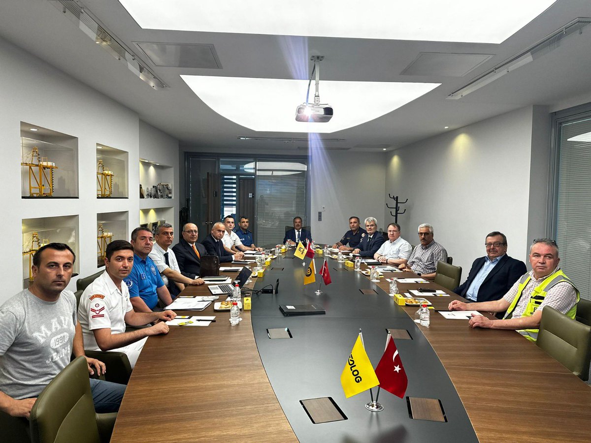 Kaymakamımız Sayın Mustafa GÜLER başkanlığında, Asyaport Limanı toplantı salonunda Liman Güvenlik ve Koordinasyon Toplantısı gerçekleştirildi.

suleymanpasa.gov.tr/kaymakam-musta…