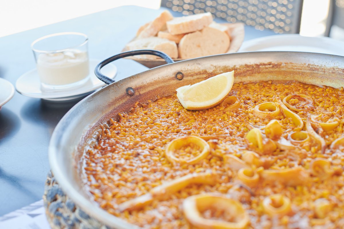 Alicante, #CapitaleSpagnoladellaGastronomia, rivendica la sua essenza mediterranea attraverso il riso, l’innovazione culinaria e un’identità gastronomica con un’impronta unica 🏖️ Con eventi, showcooking e itinerari gastronomici, la città apre nuove opportunità per il settore e