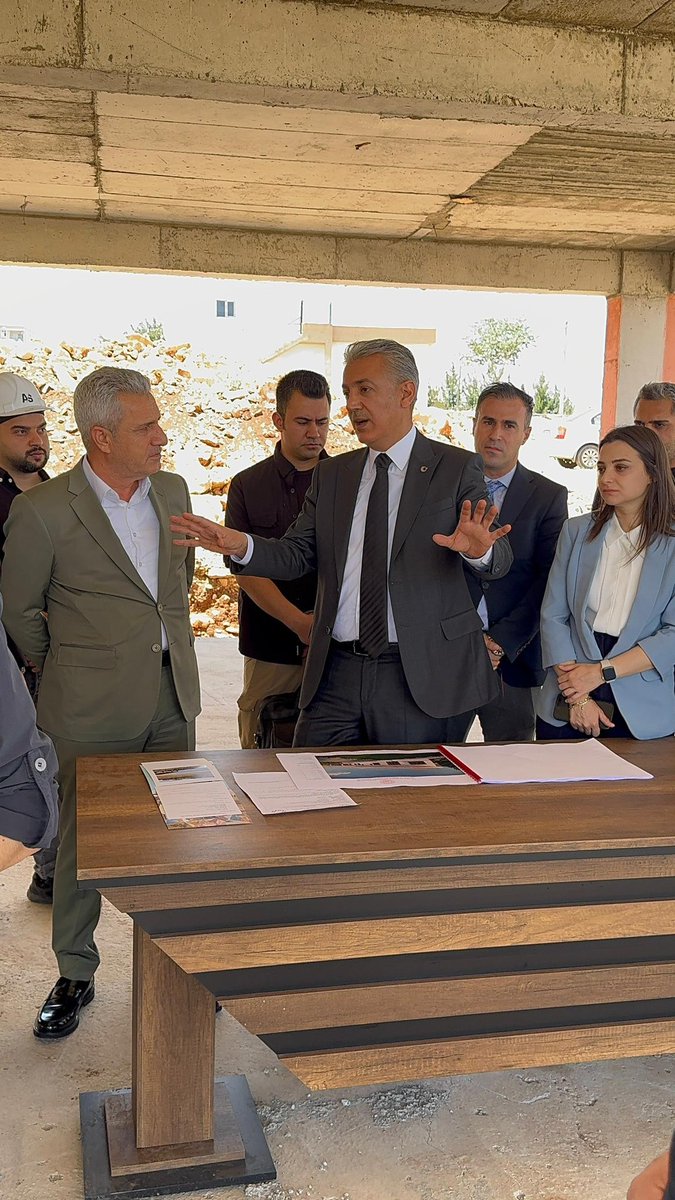 Mardinimizde yetim çocuklarımızın barınma ihtiyacı için yapımına devam ettiğimiz 5 çocuk evi, 1 idari bina ve 1 sosyal tesisin durum değerlendirme toplantısını şantiye alanında Valimiz Sn. @Tuncay_Akkoyun başkanlığında gerçekleştirdik.

Ziyaretleri için Sn. Valimize