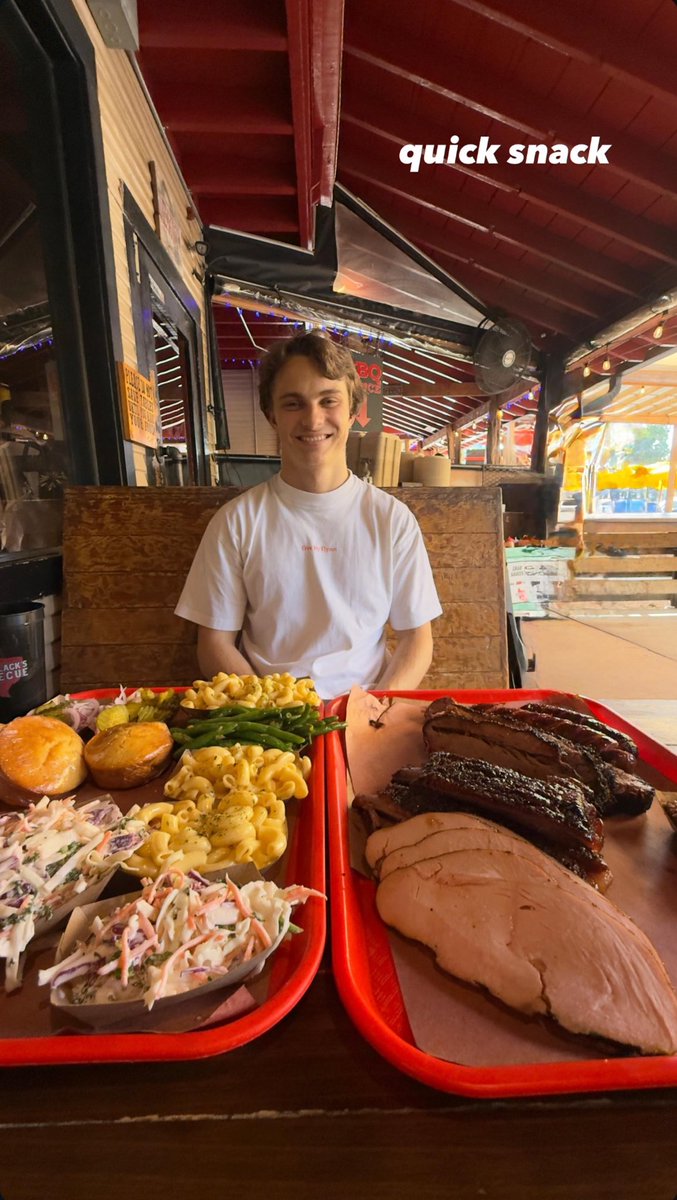 jupsitaa's tweet image. entro a la historia y de la nada veo esto AJAAJJA too random #quicksnack