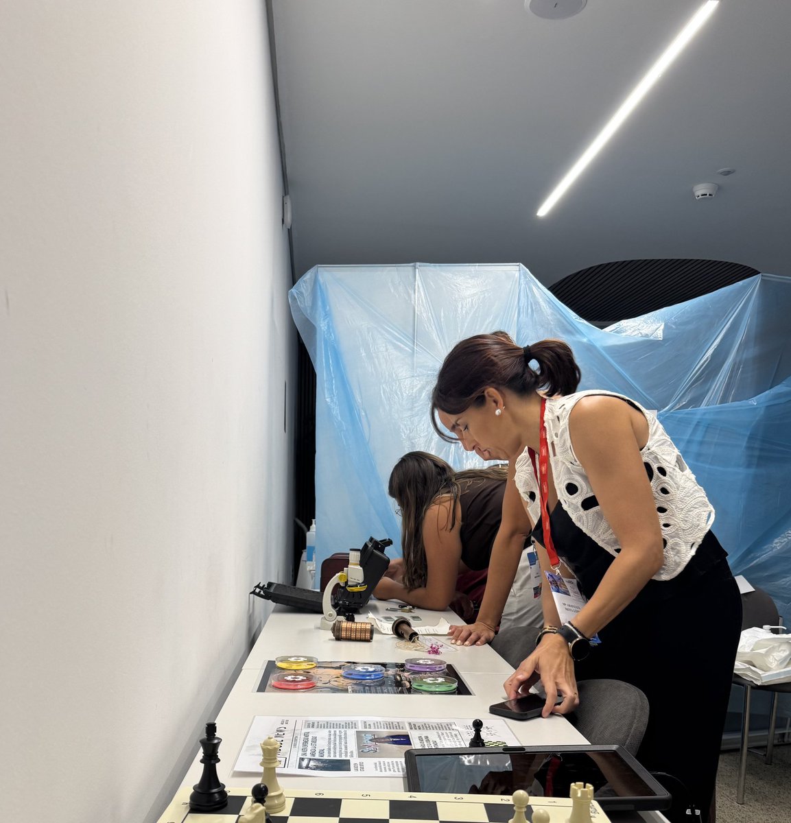 ☢️ Scaperoom INFECTADOS.
SEMICYUC Joven ha estrenado una actividad dinámica que enlaza diversión y aprendizaje. Nuestros socios han tenido que descubrir una cura a una pandemia y salir a tiempo de un país infectado.
¡No todas las pruebas eran fáciles!
#semicyuc2025