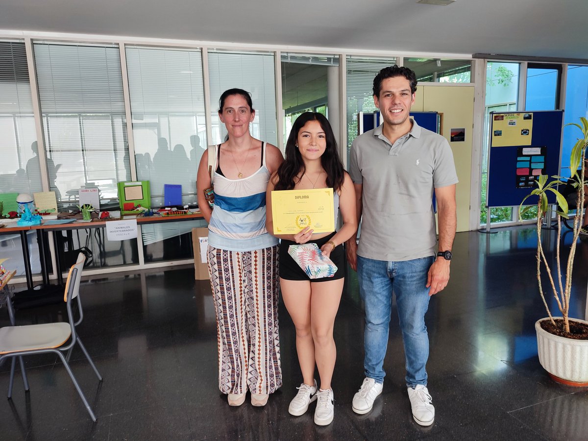 IES Alejandría (@iesalejandria) on Twitter photo ✨ Día de reconocimiento 👏 a nuestros mejores matemáticos 🧮. El dpto. de Matemáticas ha entregado un diploma 🎓 y regalo 🎁 a los alum@s más destacados en las diferentes competiciones celebradas a lo largo de curso 🗓️.
¡ Enhorabuena !☺️
<a href="/educacyl/">Educación JCyL</a>
<a href="/Dip_Va/">DiputaciónValladolid</a>
<a href="/TordesillasAyto/">Comunicación Ayuntamiento de Tordesillas</a> ✨ Día de reconocimiento 👏 a nuestros mejores matemáticos 🧮. El dpto. de Matemáticas ha entregado un diploma 🎓 y regalo 🎁 a los alum@s más destacados en las diferentes competiciones celebradas a lo largo de curso 🗓️.
¡ Enhorabuena !☺️
<a href="/educacyl/">Educación JCyL</a>
<a href="/Dip_Va/">DiputaciónValladolid</a>
<a href="/TordesillasAyto/">Comunicación Ayuntamiento de Tordesillas</a>