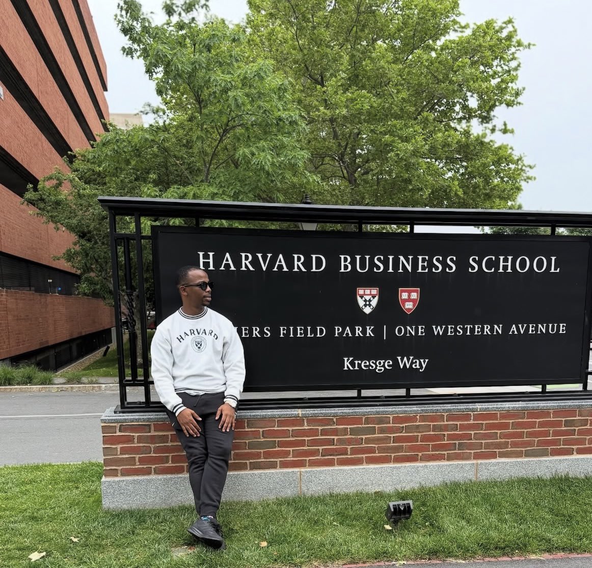 Congrats <a href="/ZakesBantwiniSA/">Zakes Bantwini</a> for completing this executive education program at Harvard business school ☑️  . Today is our 9th wedding anniversary and what a way to celebrate it with this accomplishment and milestone! Inspired ❤️ #harvardbusinessschool  #bems2025