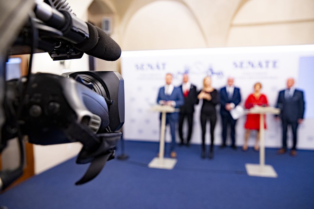 Sledujte tiskový briefing k projektu "Nábytek v oběhu"
🔴 Začíná ve 10:00 → senat.cz/media