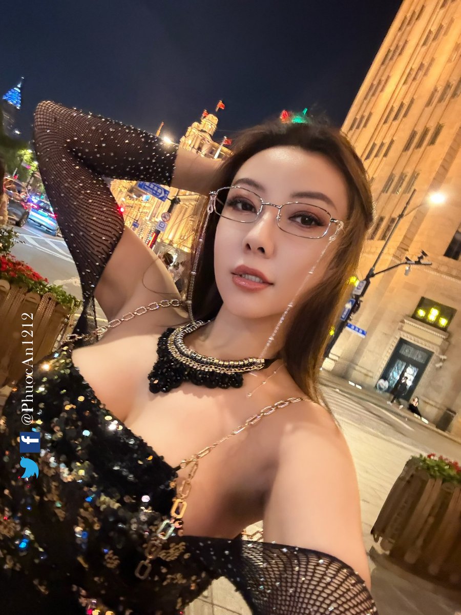 Lau cái nách sau khi kẹp cu 
Chẳng hiểu sao cứ đè nách ra mà kẹp rồi dính tùm lum 😅